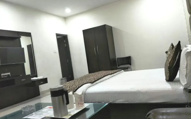 Hotel Mandakini Lush