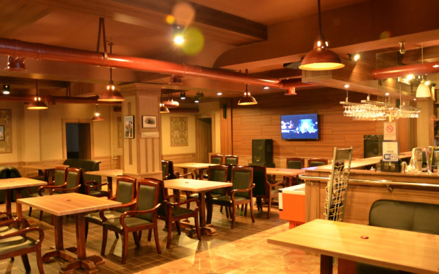 Отель 50100 Hotel & Restaurant