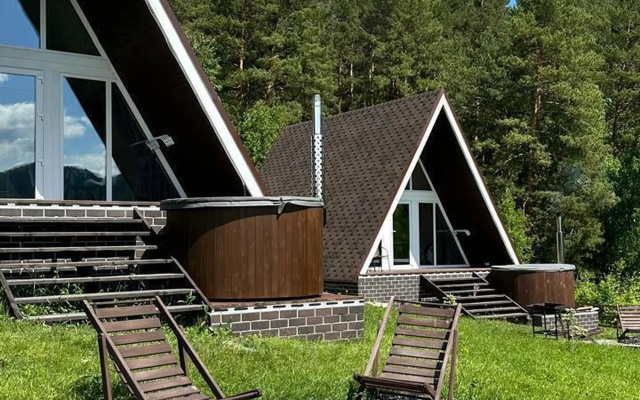 Шале с панорамным видом на горы в Камлакское