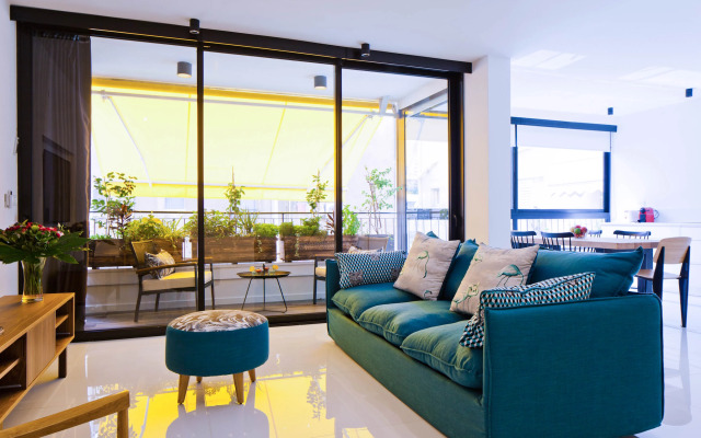 Апартаменты Elegant 2BR with Veranda by FeelHome