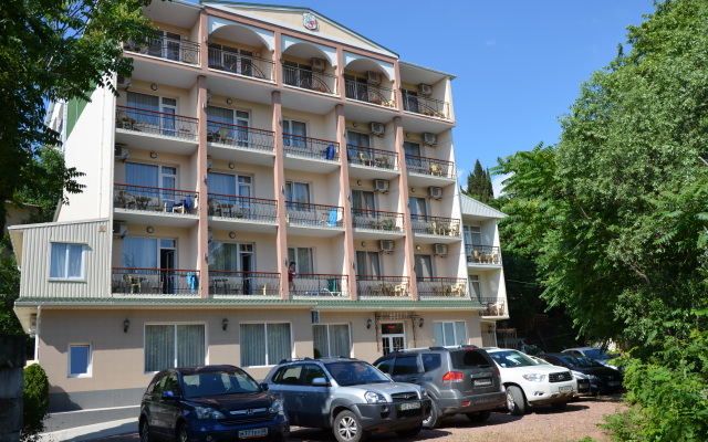 Гостиница База Отдыха Алвис в Алуште - отзывы Алушта вид на фасад