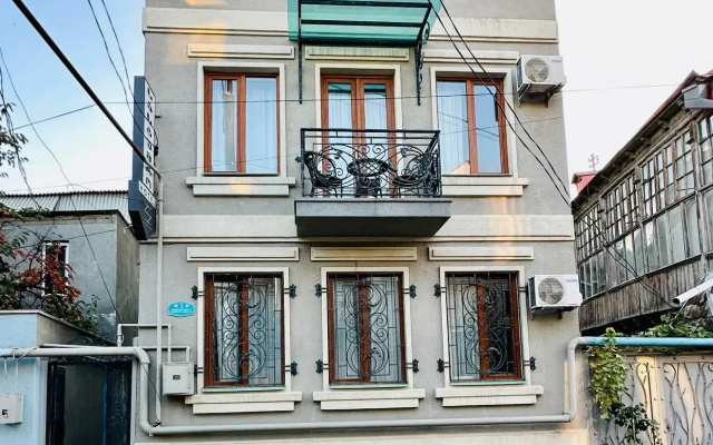 Отель Four Brothers
