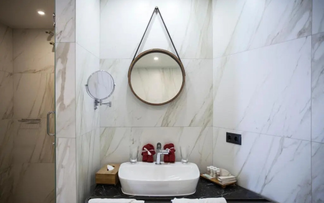 Shota Double Suite (full double bed) · Shota Rustaveli Boutique Hotel — photo 6