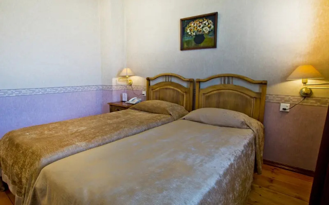 Twin Junior Suite with balcony (twin beds) · Old Kopala & Kopala Blue — photo 3