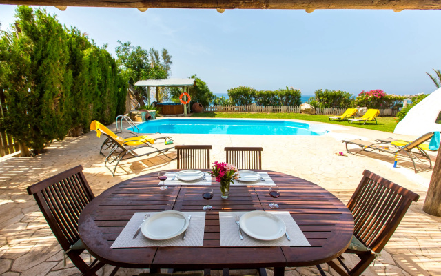 Villa Clarissa & Carmel’s View