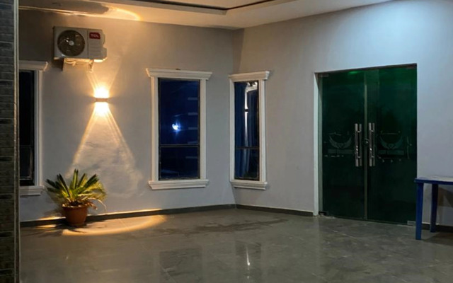 Отель Four Diamonds Suites
