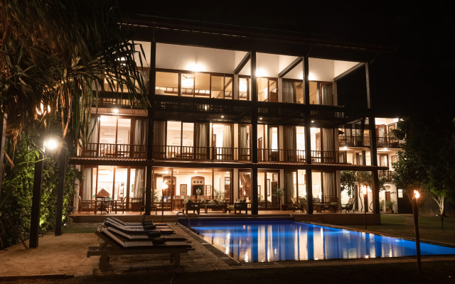 Вилла South Point Ocean 8 bedroom beach front