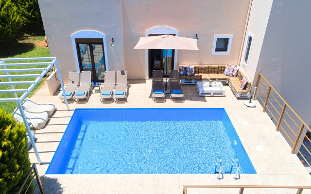 Вилла Cretan Sunny Villa Heated Pool