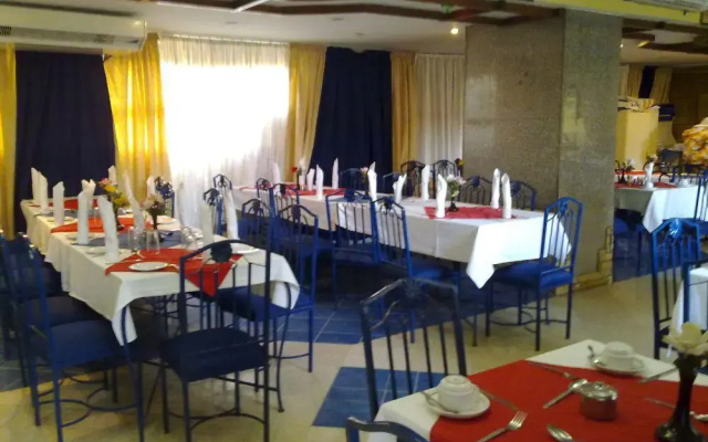 Отель Gaddis Hotel, Suites and Apartments