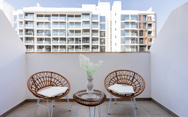 Апартаменты Modern studio in Azizi Riviera