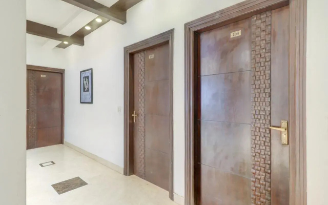 Отель Blue Moon Residency Hotel & Restaurant