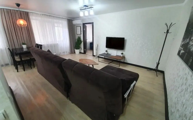 Квартира Виталий HouseRent Двухкомнатная по улицы Мусы Джалиля, 21