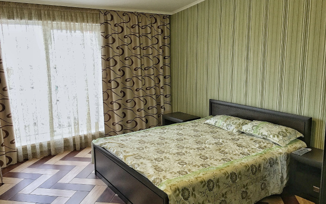 Квартира Двухкомнатная с Балконами на Набережной Ялты