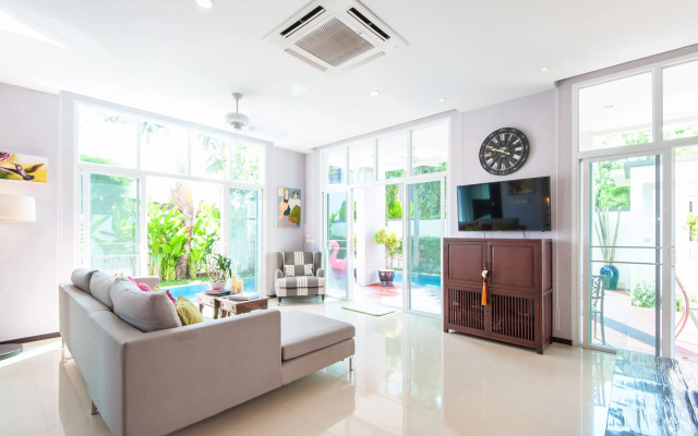 Вилла Luxurious Private pool villa near beach
