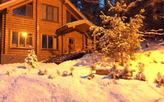 Частный дом на берегу Лемболовcкого озеpа