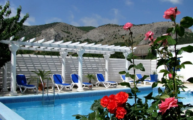 Частный дом Sunny Holiday Home