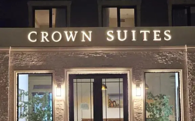 Отель Crown Suites