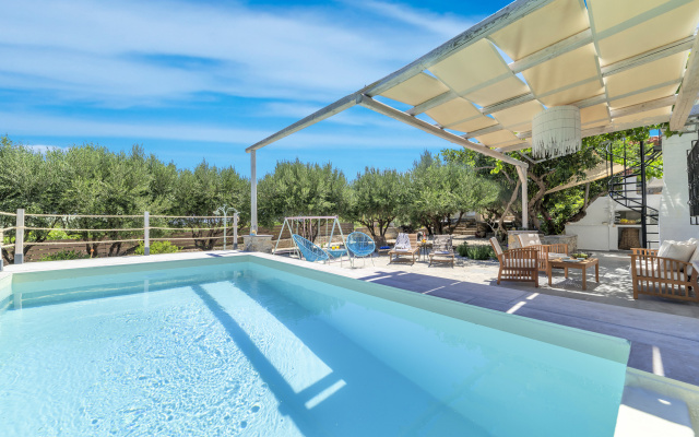 Вилла Cretan Lodge Heated Pool