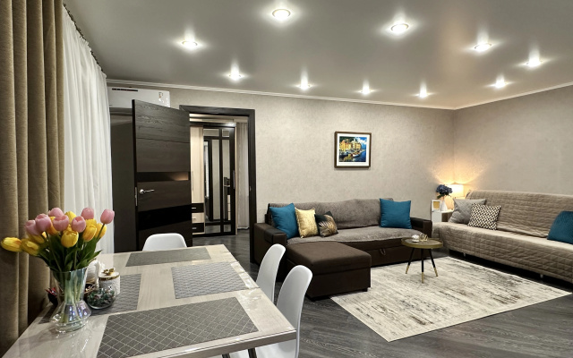 Апартаменты двухкомнатные с видом на Кремль