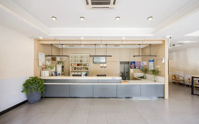Отель Weiting Qingju Shanghai Hongqiao Airport Beihua Road Branch