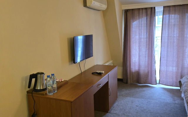 Guest rooms · Batumi — photo 8