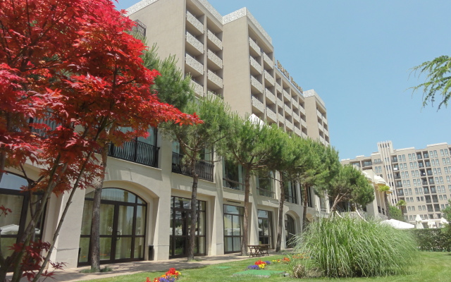 Апартаменты Sandapart Royal Beach Apartments вид на фасад