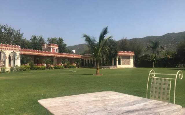 Отель The Country Side Resort