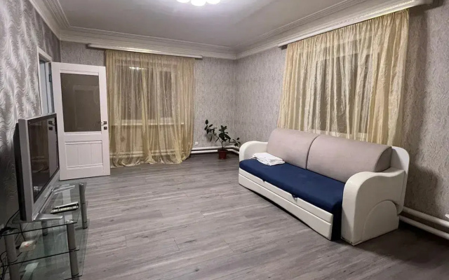 Частный дом Кирпичная 11 большой двухэтажный