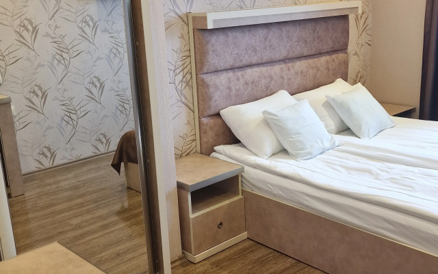 Standard Double room with view (full double bed) · Hotel Rondo — photo 4