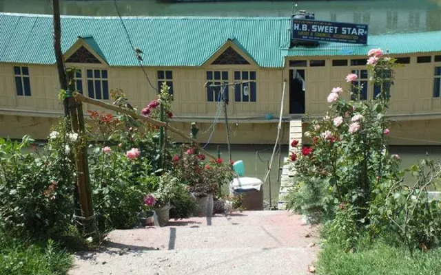 Отель Houseboat Sweetstar