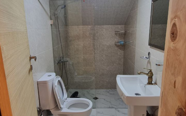 Bathroom · Shuahevi — photo 14