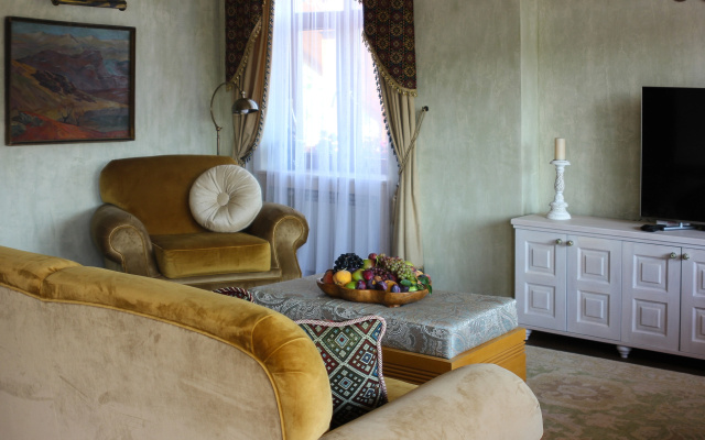 Частный дом Yerkir Guest House