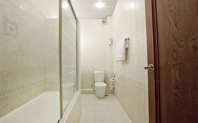 Twin Junior Suite with balcony (twin beds) · Old Kopala & Kopala Blue — photo 7