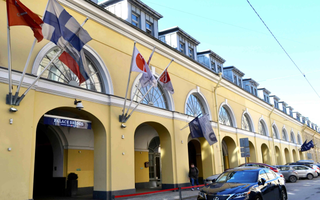 Palace Bridge Hotel