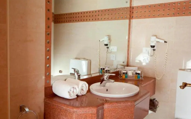 Ночлег и завтрак (B&B) Golden Tulip Flamenco Travel