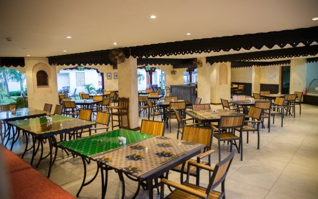 Отель PrideInn Paradise Beach Resort & Spa