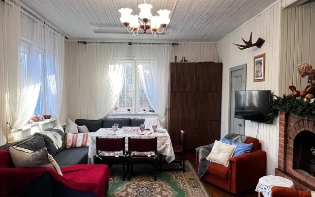 Частный дом четырехкомнатная дача 120 м²