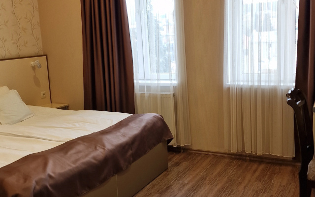 Standard Twin room with view (twin beds) · Hotel Rondo — photo 5