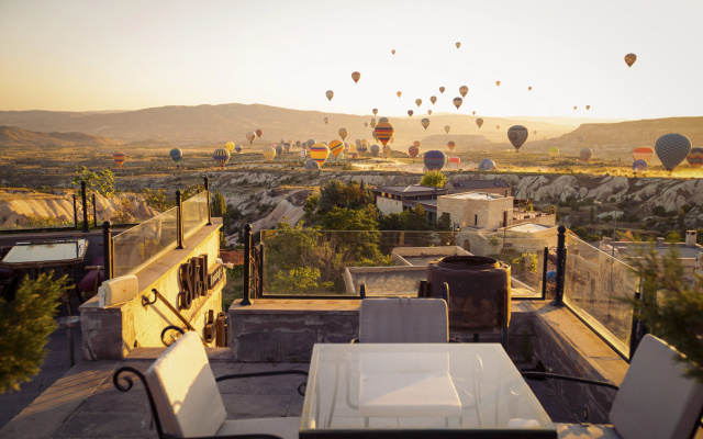 Cappadocia Fairy Chimneys Selfie Cave Hotel