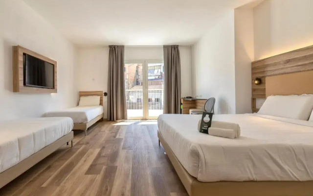 Отель B&B Hotel Sassari