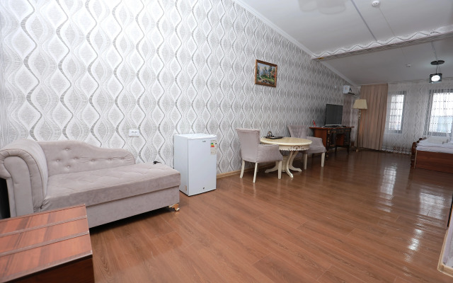 Отель Garden City