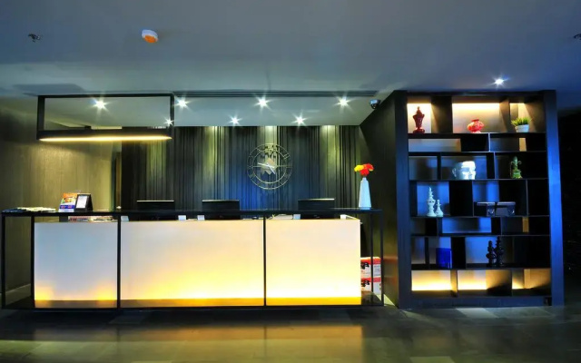 Отель Citrus 13 Bangkok by Compass Hospitality