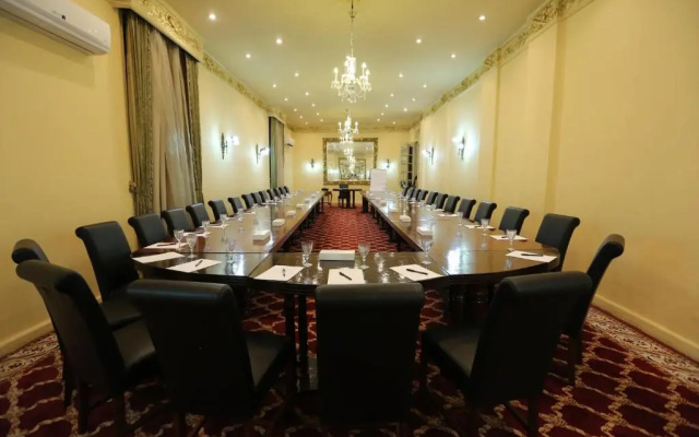 Отель Windsor Palace Luxury Heritage Hotel Since 1906