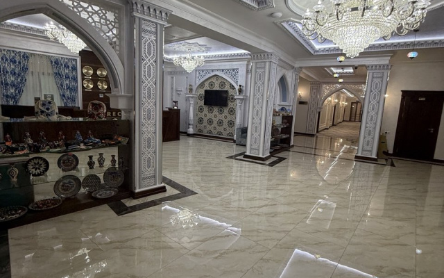 Отель Karvon Plaza