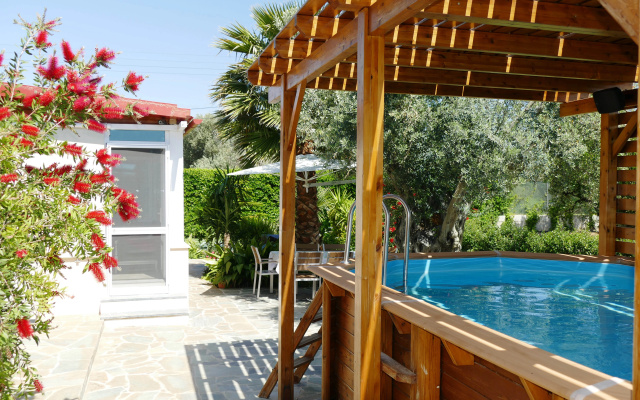 Гостевой Дом esperides holidays-House with small pool 37 km from Athens