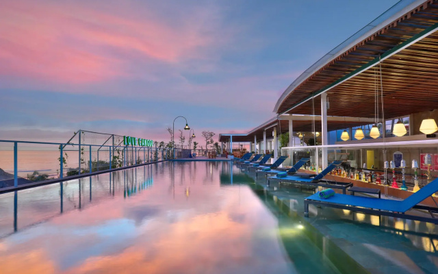 Курортный отель Aston Canggu Beach Resort