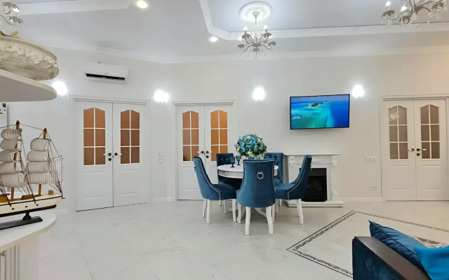 Квартира Royal Apartment на Крымской 22 Четырехкомнатные