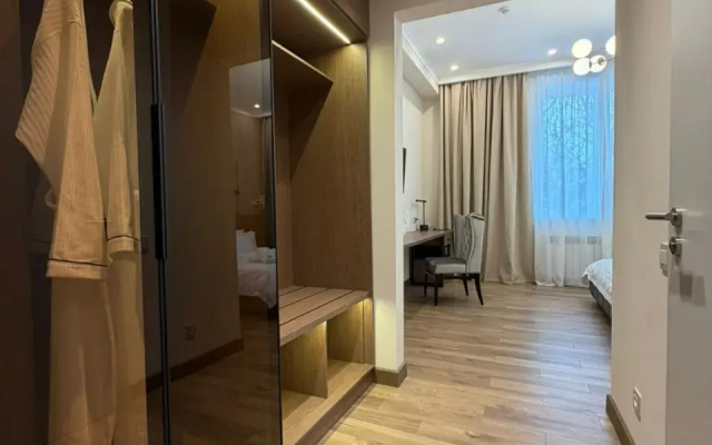 Отель Auris Hotel