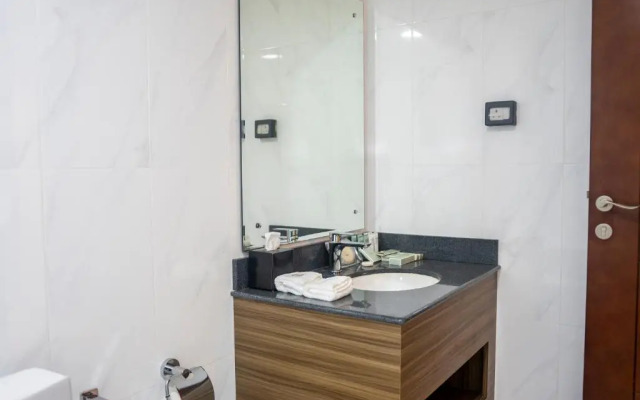 Отель The Plaza Hotel and Resort