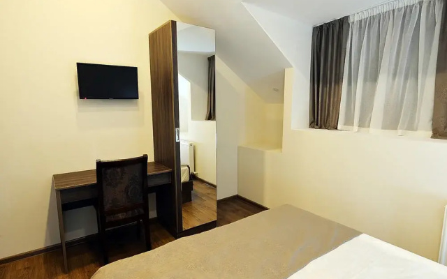 Guest rooms · Tbilisi — photo 18